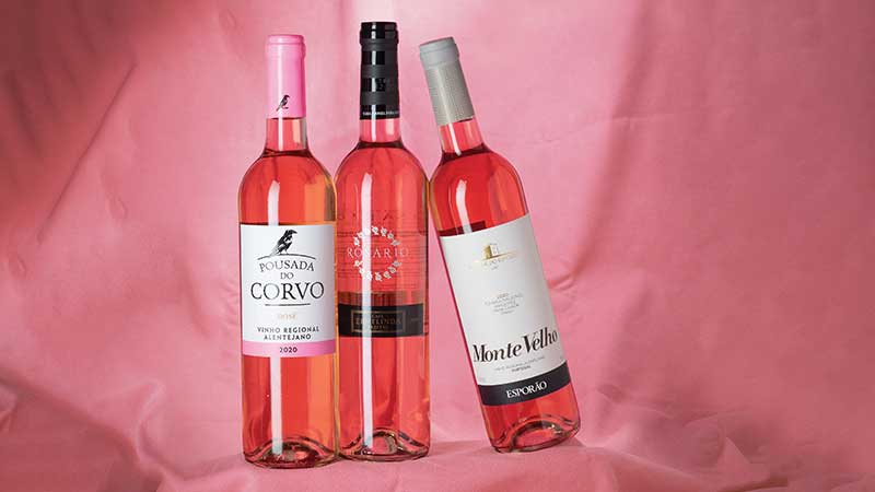 Garrafas de vinho rosé Pousada do Corvo (Mercadona), Vinha do Rosário (Lidl) e Monte Velho